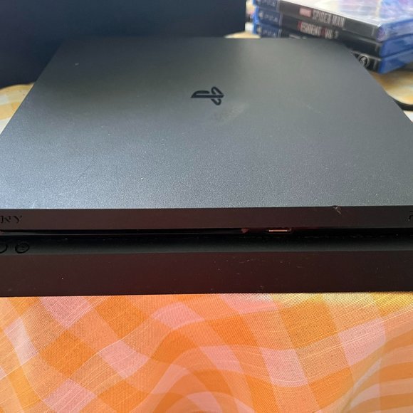 Ps4 bundle - Picture 2 of 6